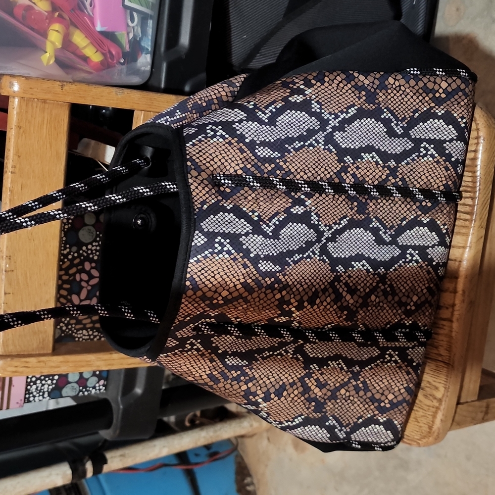 Neoprene Tote Snakeskin print like new!